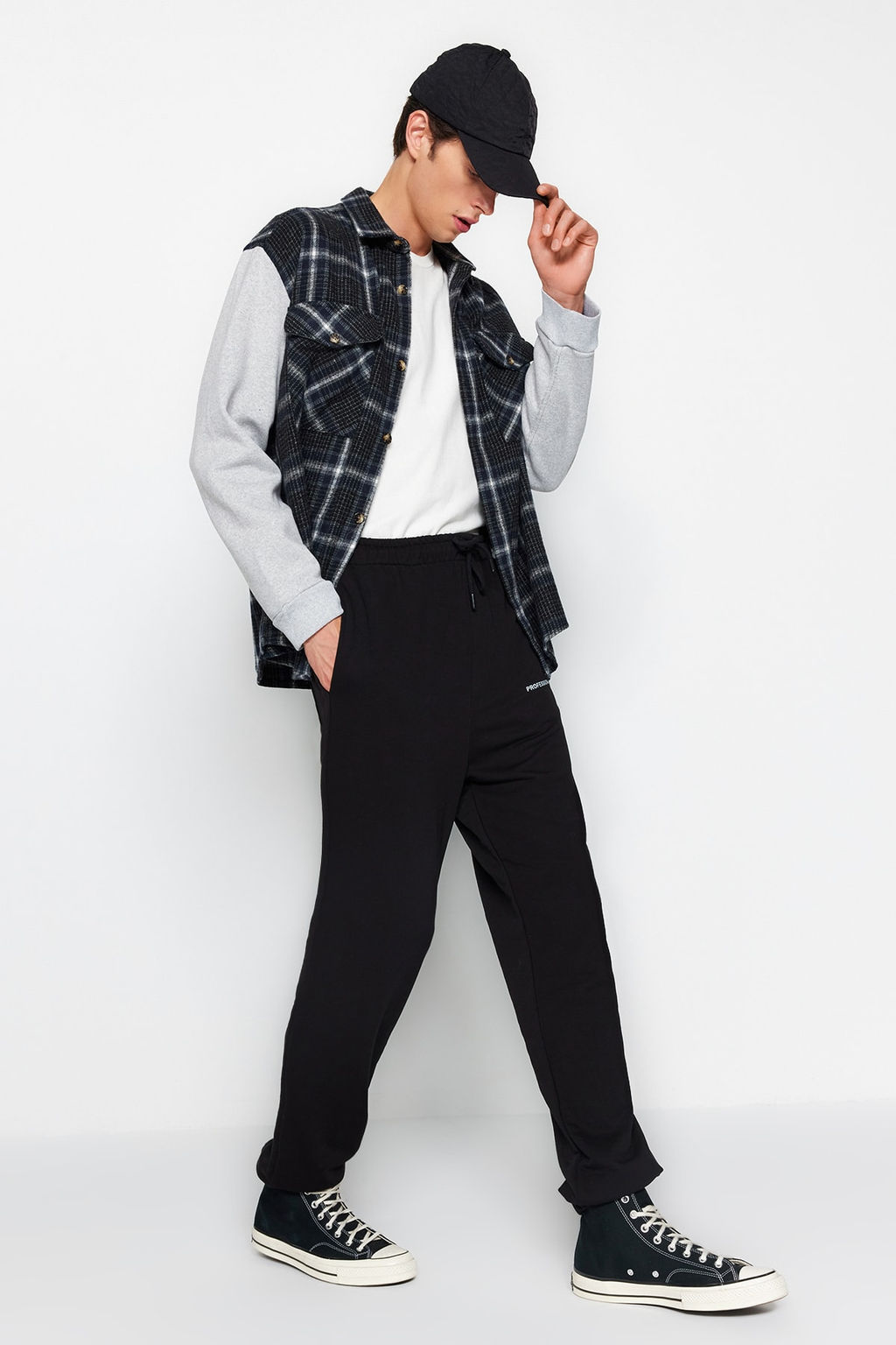 TRENDYOL MAN Siyah Oversize/Genis Kesim Minimal Yaz?l? Jogger Esofman Alt? TMNAW24EA00000 - Trendyolmilla фото 2