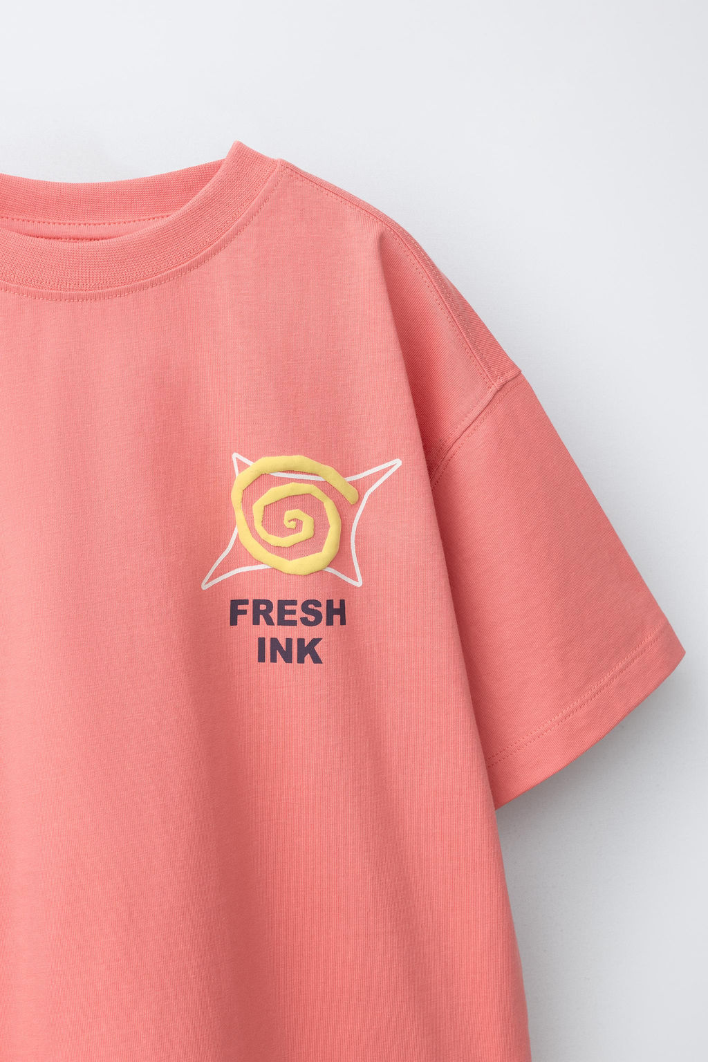 CAMISETA ESTAMPADO RELIEVE / Coral fuerte - Zara фото 3