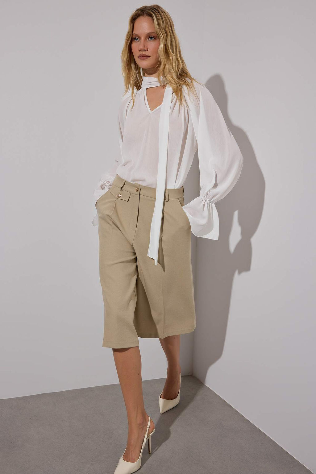 Limited Edition Beyaz Boyundan Baglamal? Astars?z Dokuma Party Y?lbas? Bluz TPRAW26BZ00025