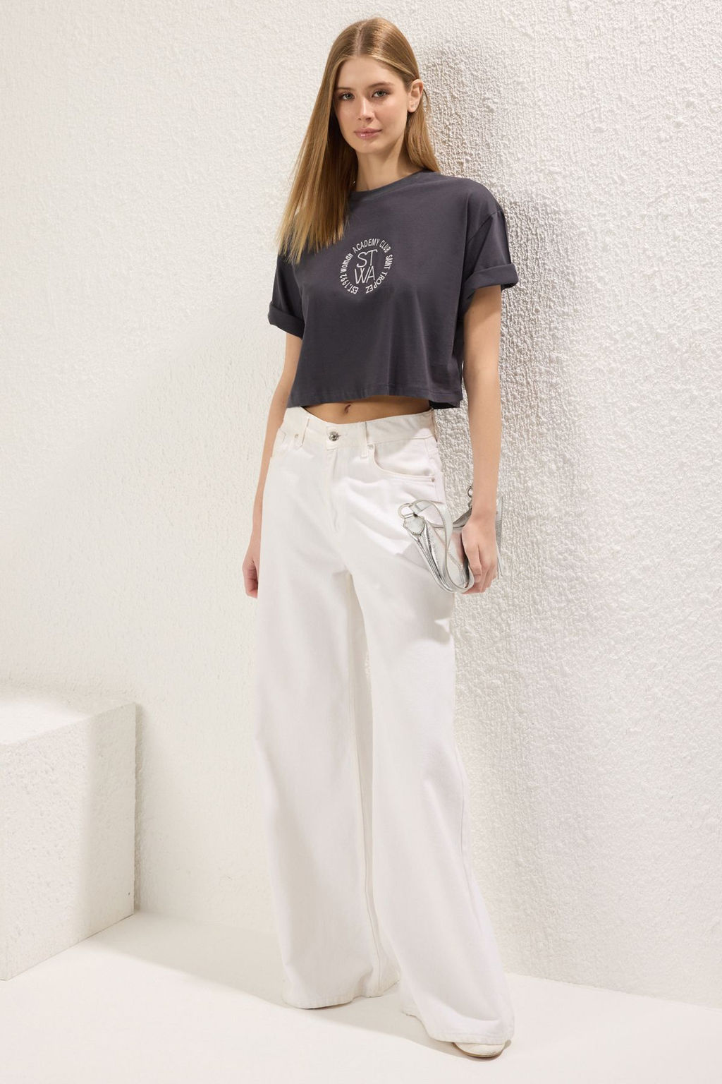 TRENDYOLMILLA Lacivert %100 Pamuk Nak?sl? Relaxed/Rahat Kal?p Crop Bisiklet Yaka Orme T-Shirt TWOSS23TS00229 фото 2