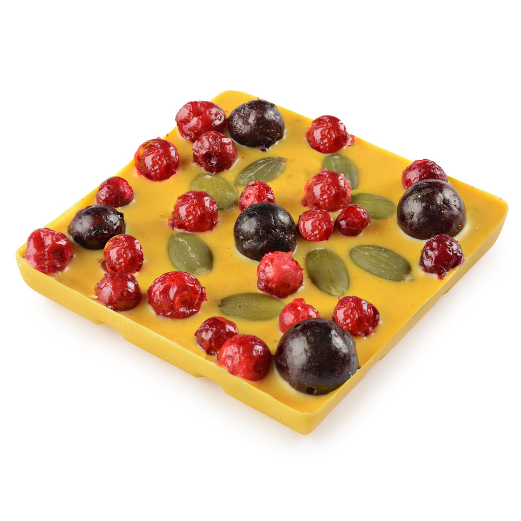 Шоколад белый с украшением Облепиха и брусника 35 гр - Chokodelika фото 3