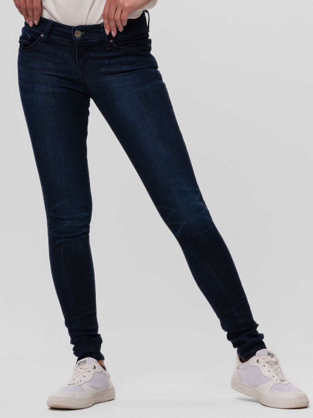 Джинсы женские