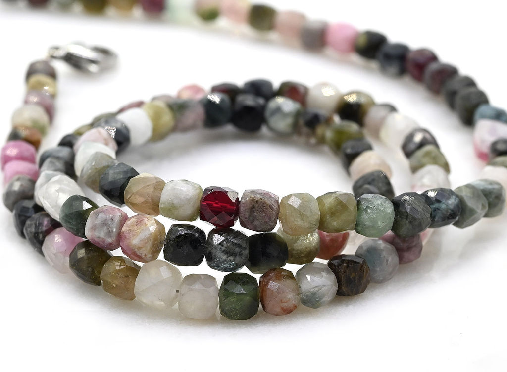 Бусы из Турмалина огранка кубик 4мм, 47см, 17г Радуга камня