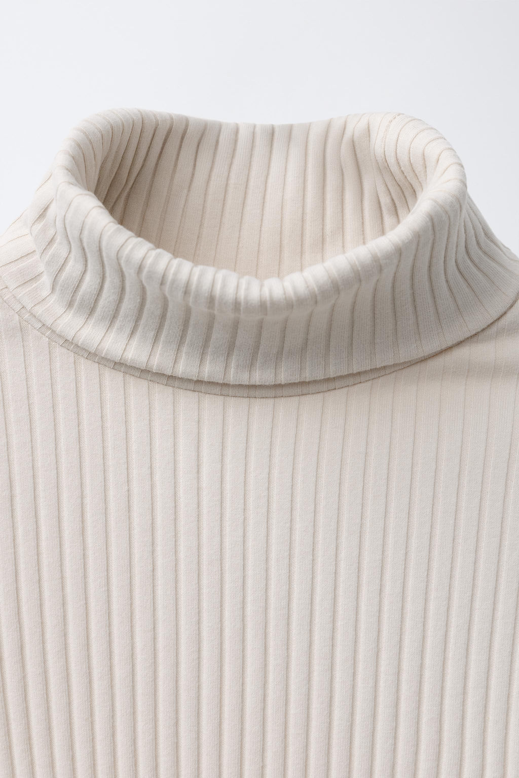 CAMISETA CANAL? CUELLO VUELTO / Crudo - Zara фото 3