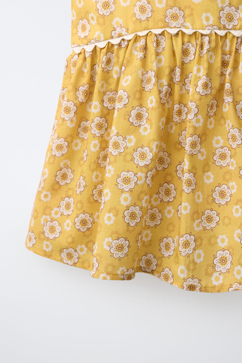 TOP FLORES Y ONDULINA / Amarillo pastel