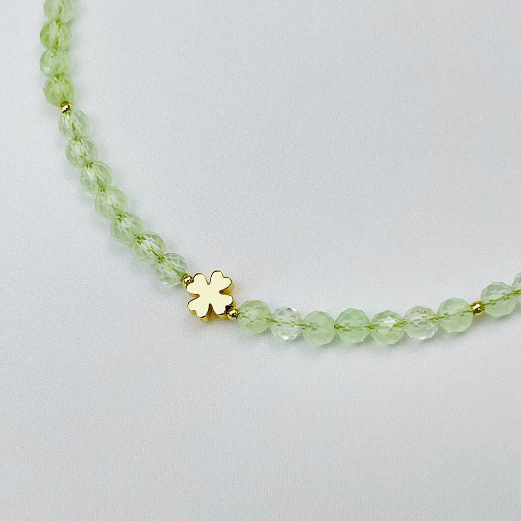 Колье из Пренита со вставкой "Клевер" 43 см +