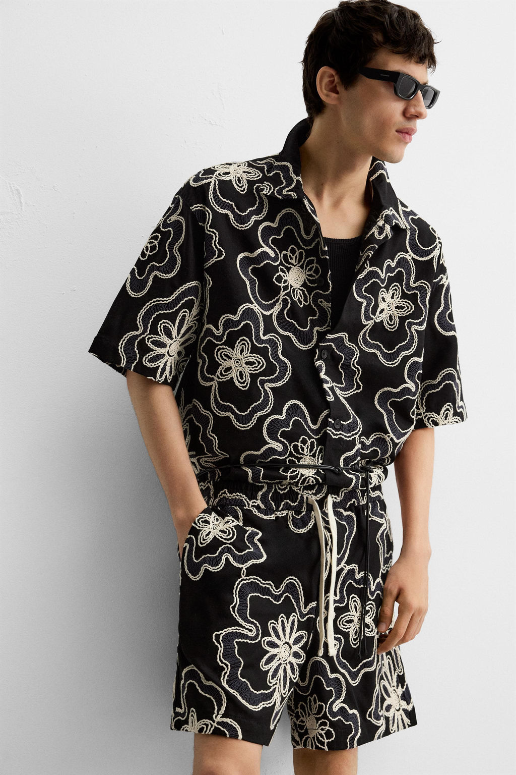 EMBOSSED EMBROIDERED BERMUDA SHORTS - Zara фото 24