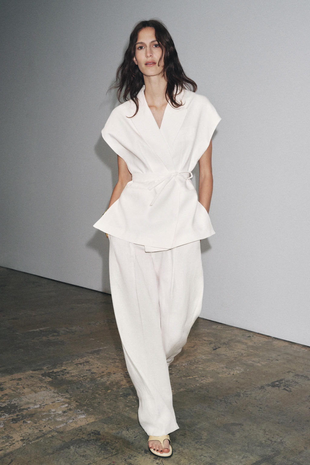 LINEN BLEND PLEATED TROUSERS ZW COLLECTION - Zara фото 9