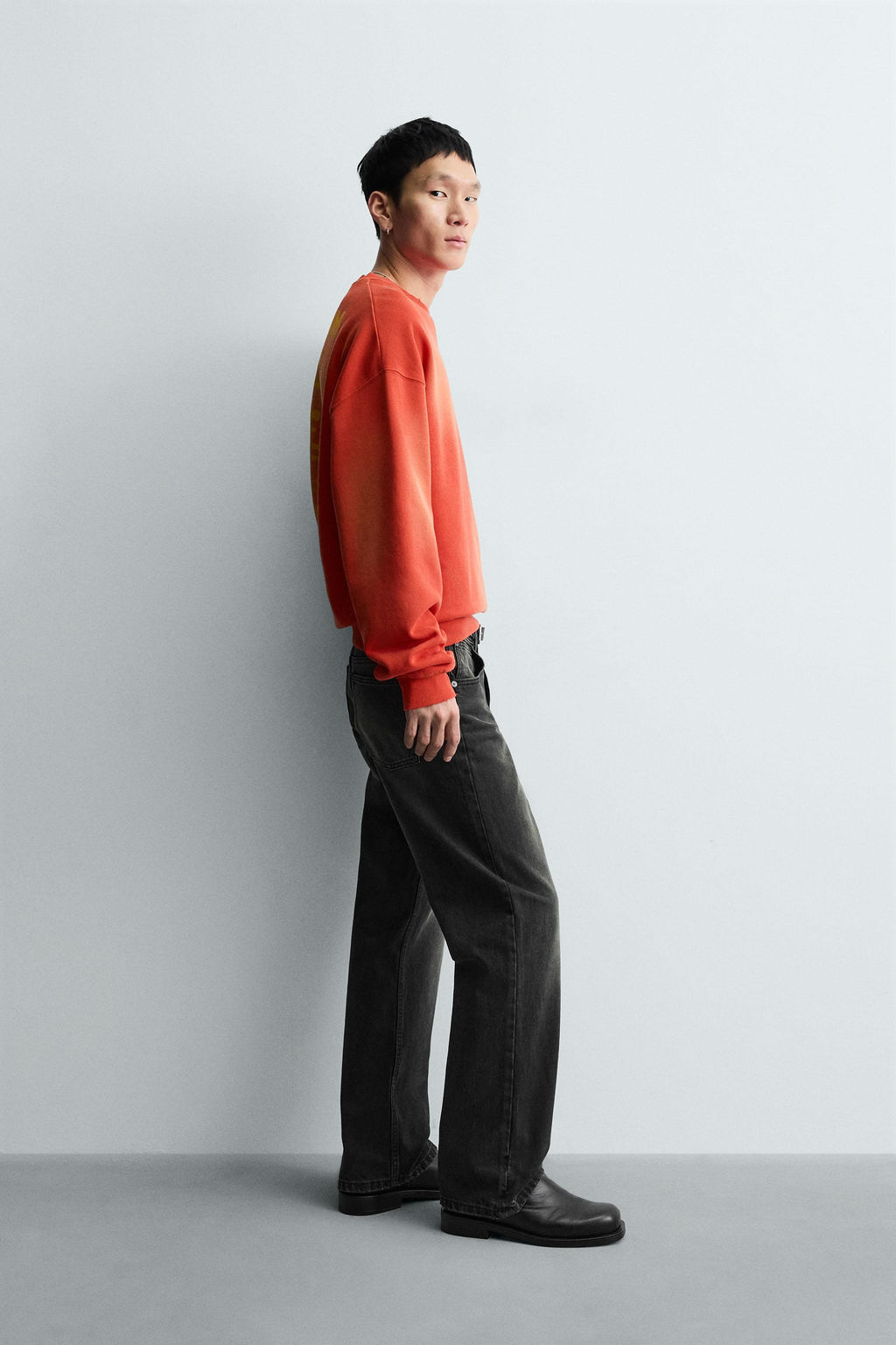 SWEATSHIRT WITH SPRAY TEXT PRINT