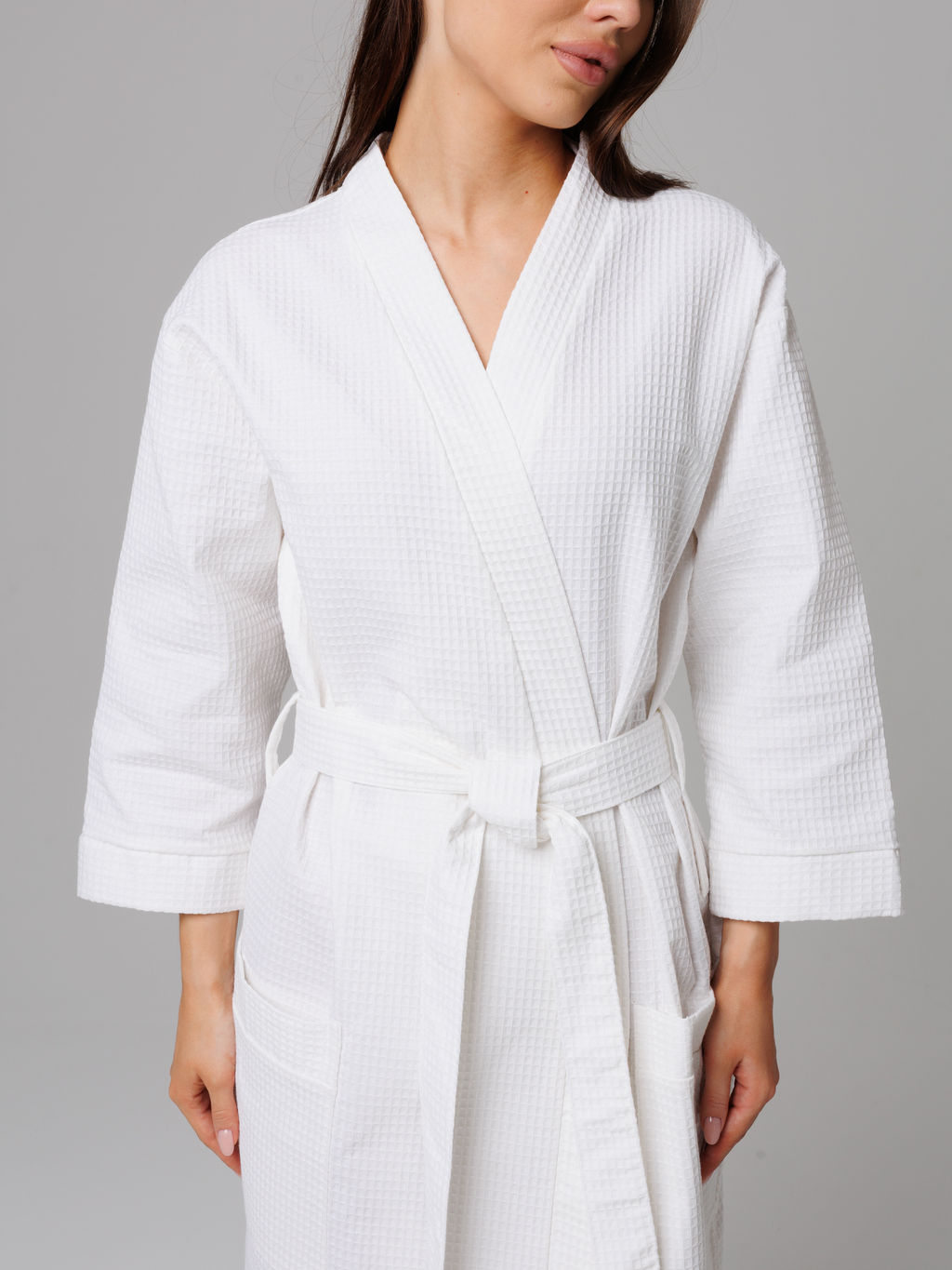 Женский укороченный вафельный халат с планкой белый В-11 (9)