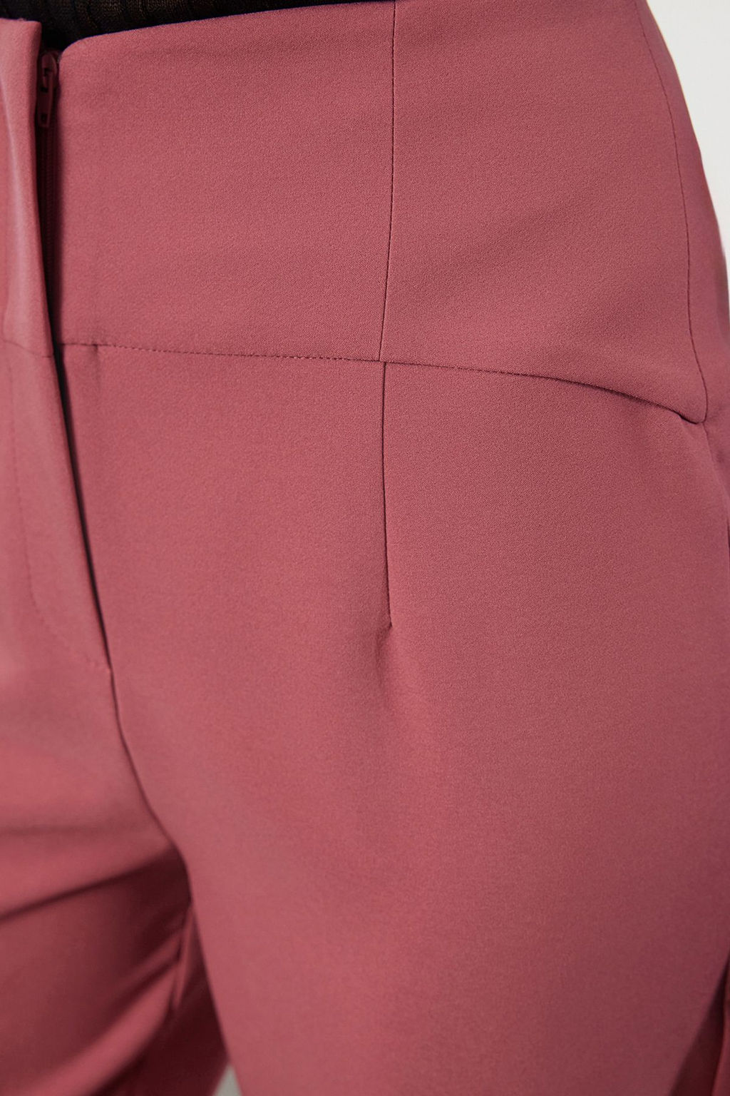 TRENDYOLMILLA Siyah Cigarette Dar Paca Bel Dikis Detayl? Dokuma Kumas Pantolon TWOSS20PL0388  фото 4