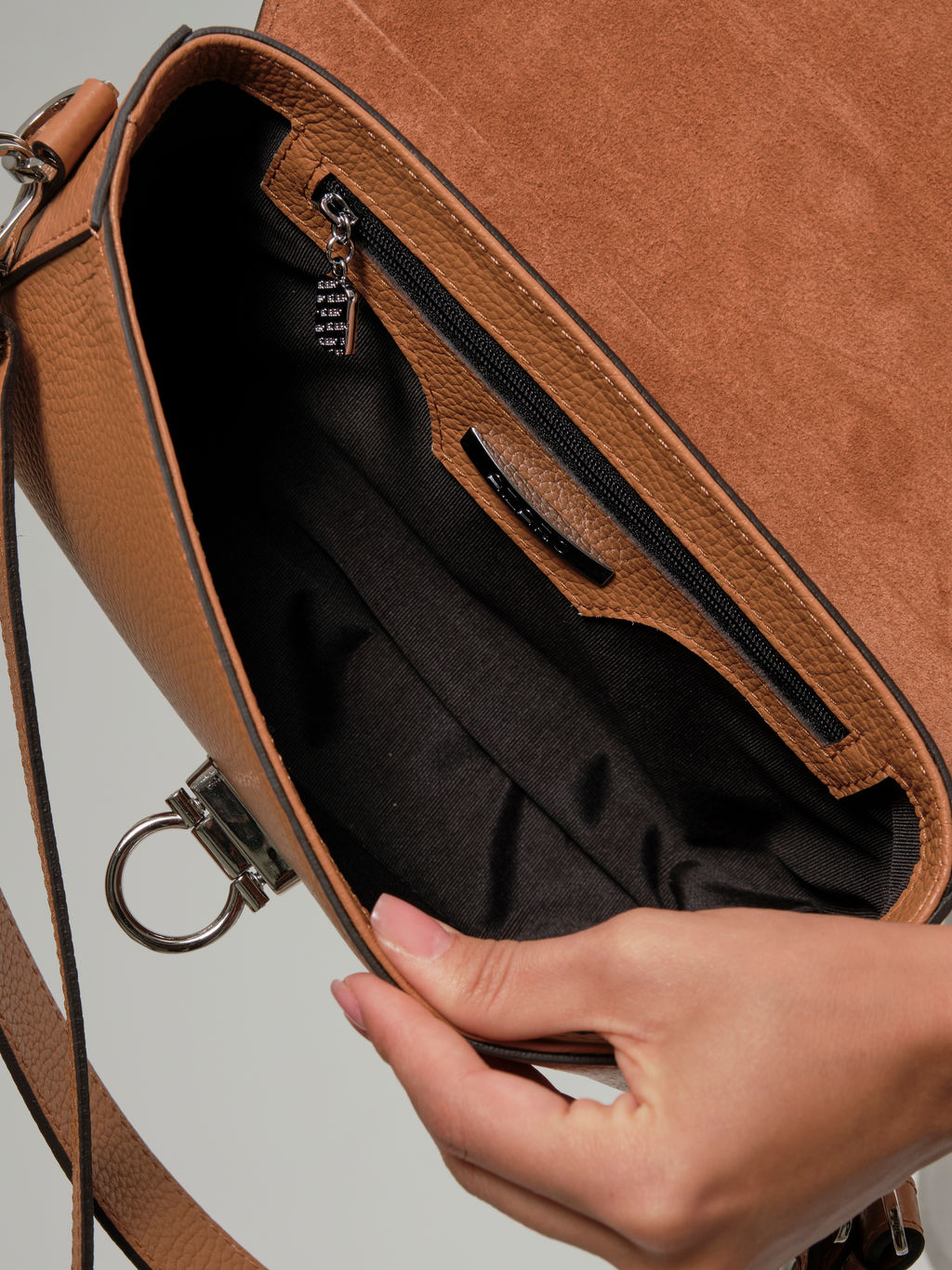 Сумка кожаная на плечо Azaro 31049 коричневый лист