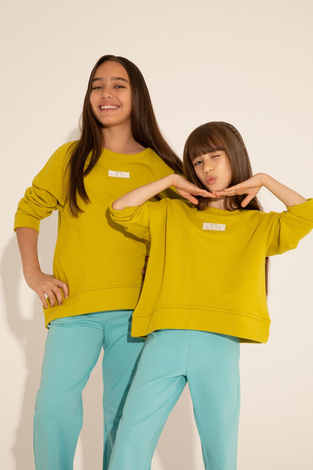 U. S. Polo Assn Базовый свитшот с круглым вырезом фисташкового цвета для девочек - U.s. polo assn фото 4