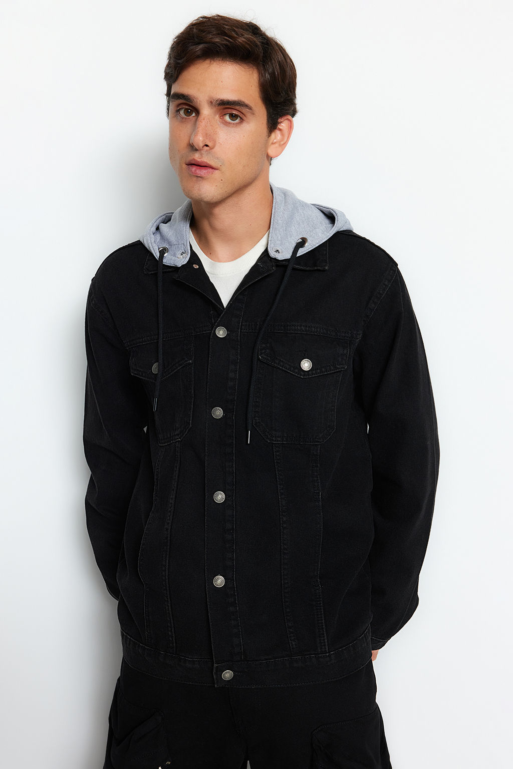 TRENDYOL MAN Siyah %100 Pamuk Regular Fit Orme Kapusonlu Denim Ceket TMNAW23CE00019