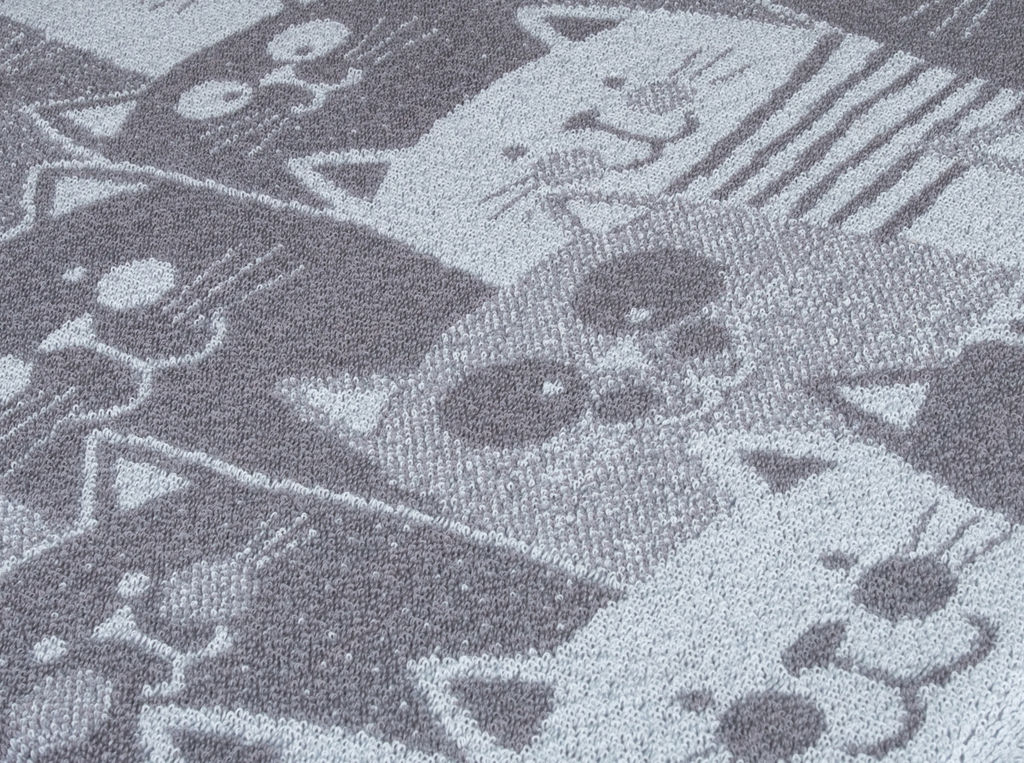 3с109.411ж1 Мир котов (серый св1) Плед 208х150 см