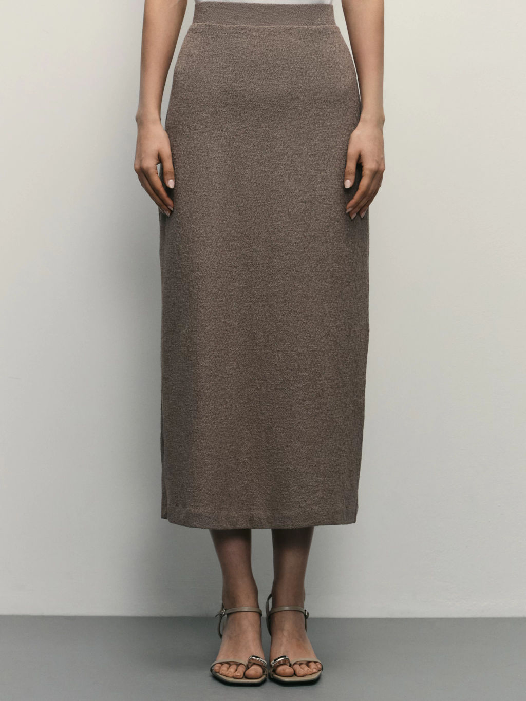 Прямая юбка миди из фактурной ткани / Zarina  фото 2