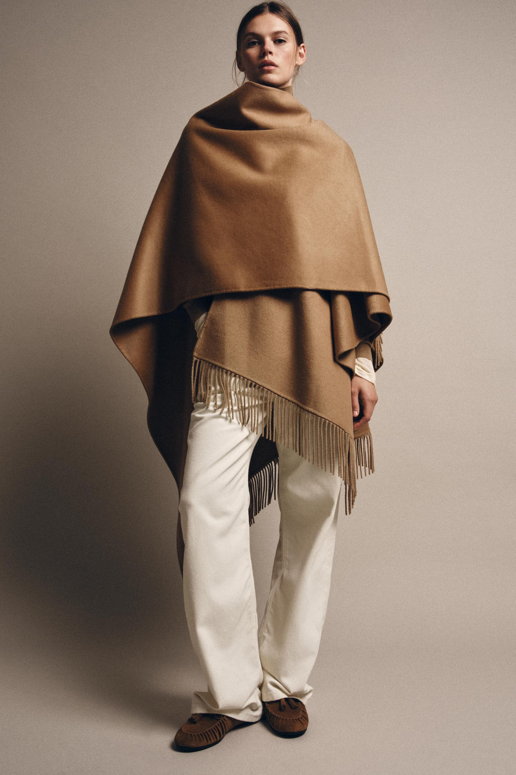 FRINGED WOOL LONG CAPE