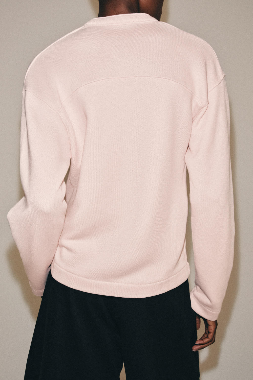 SUDADERA ESCOTE PICO ALGOD?N / Rosa pastel - Zara фото 3