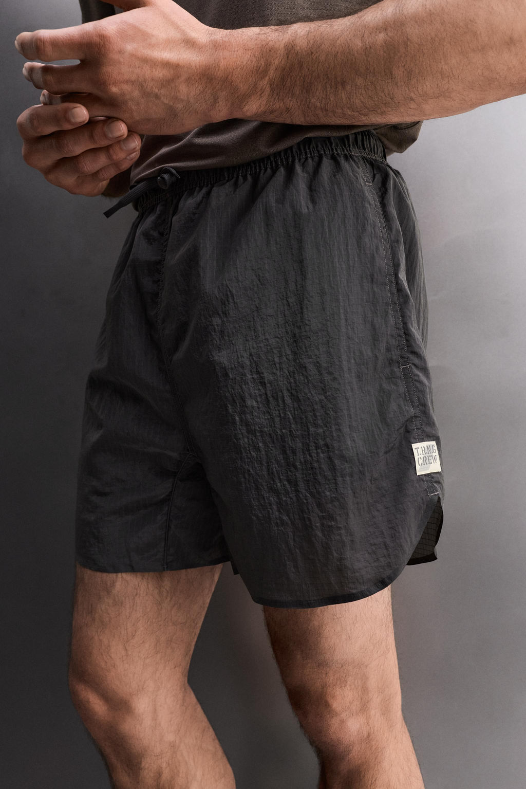 PANTALONES CORTOS 2 EN 1 TRAINING / Gris antracita