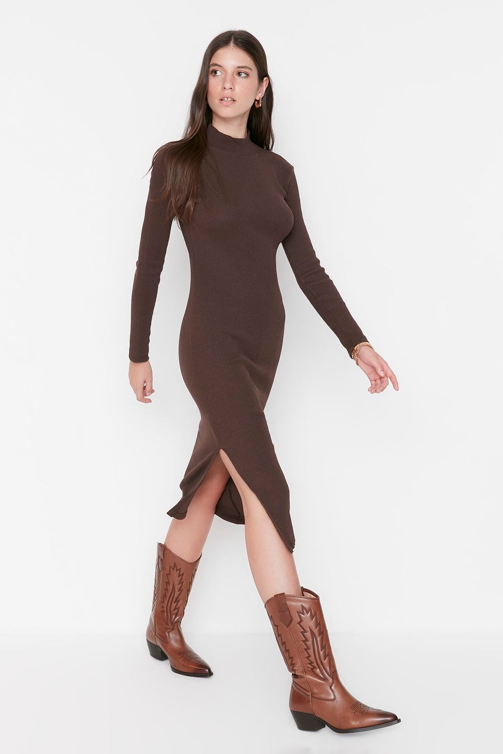 Kahverengi Vucuda Oturan Y?rtmacl? Bisiklet Yaka Midi Fitilli Esnek Orme Elbise TWOAW21EL0135