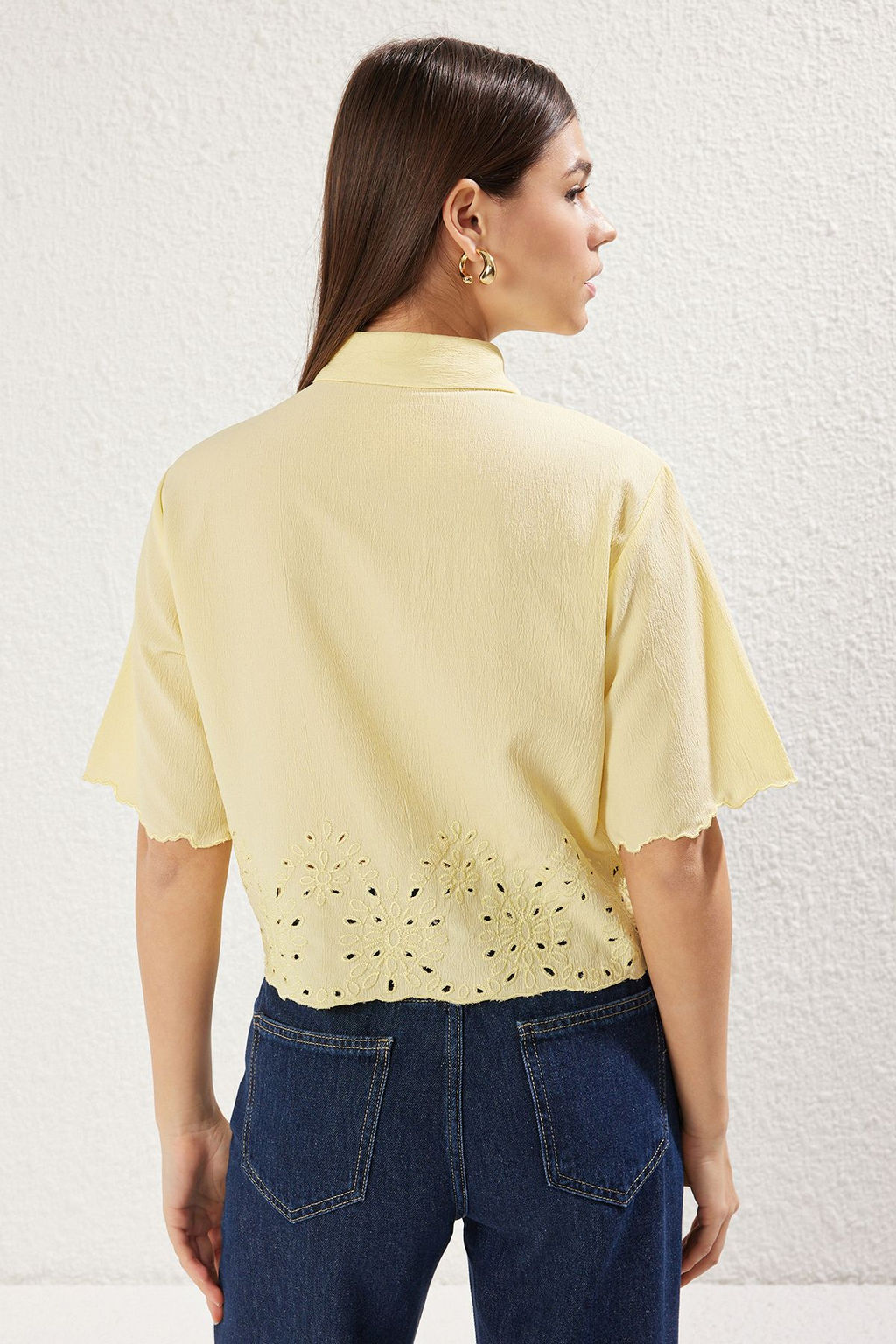 TRENDYOLMILLA Beyaz Etek Ucu Ve Kol Ucu Nak?s Detayl? Regular Normal Kal?p Dokuma Gomlek TWOSS25GO00101 фото 12