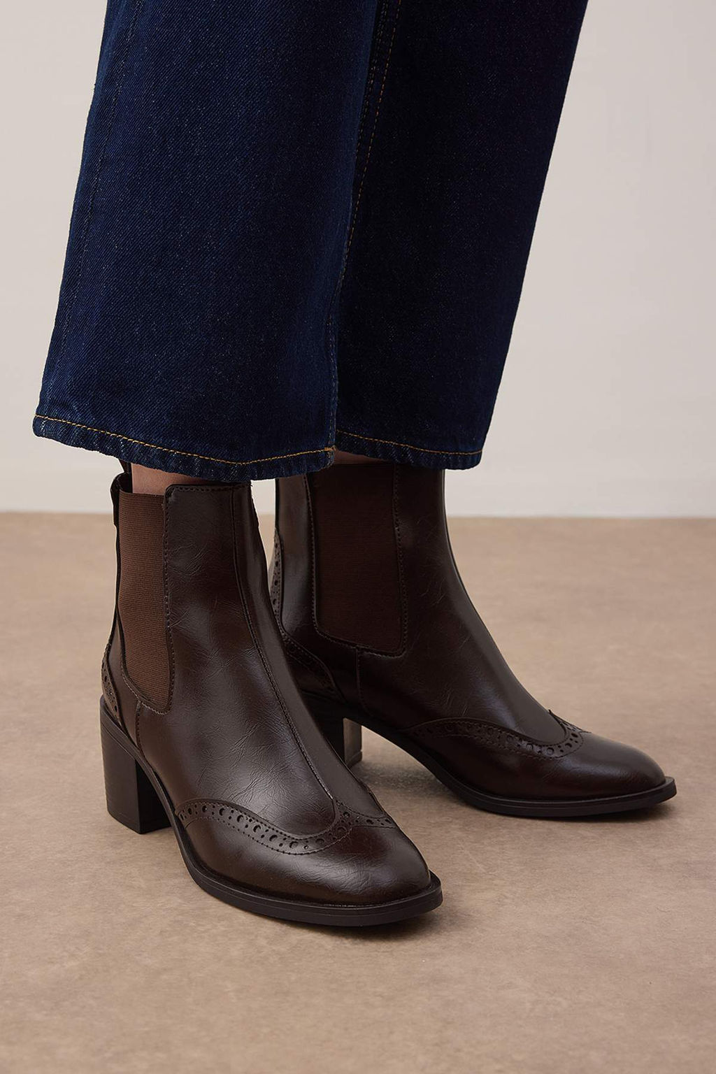 Kahverengi Lastik Detayl? Kad?n 6,5 cm Blok Topuklu Bot TAKAW26BO00089