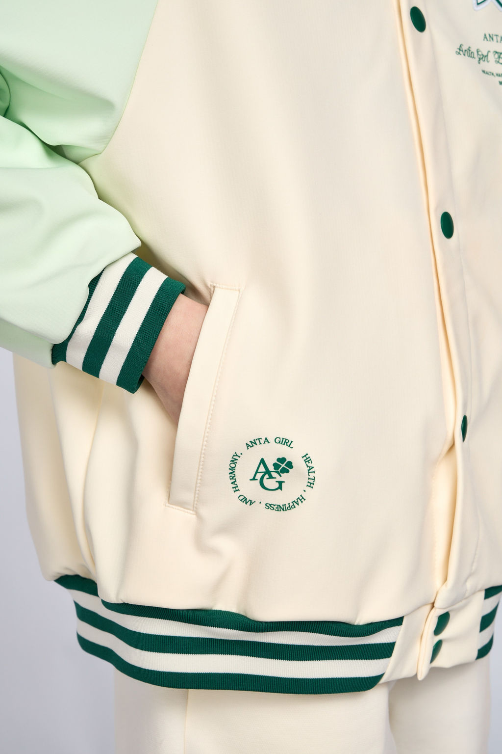 Бомбер Белый