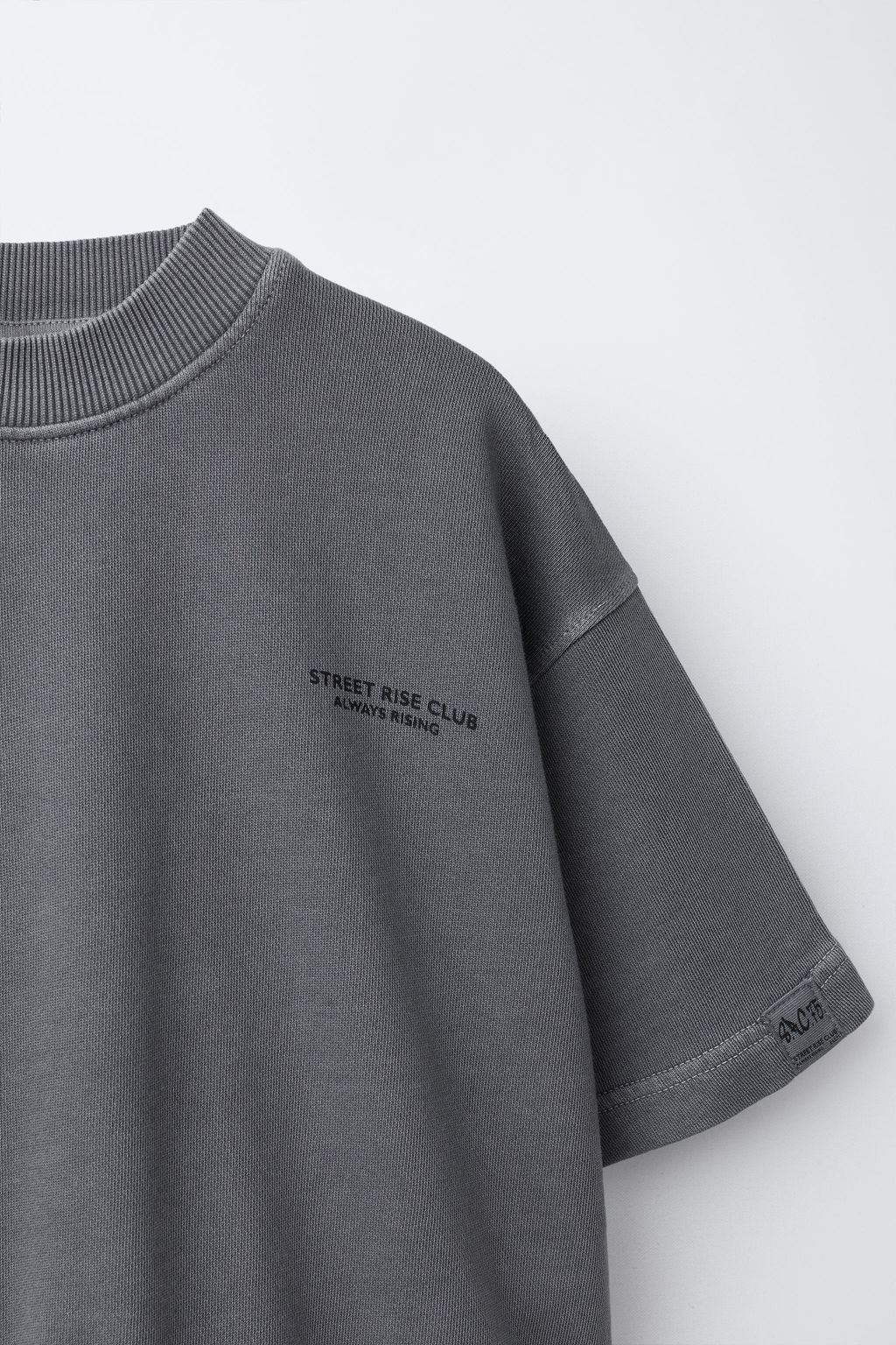 CONJUNTO SUDADERA MANGA CORTA Y BERMUDA CARGO / Gris antracita