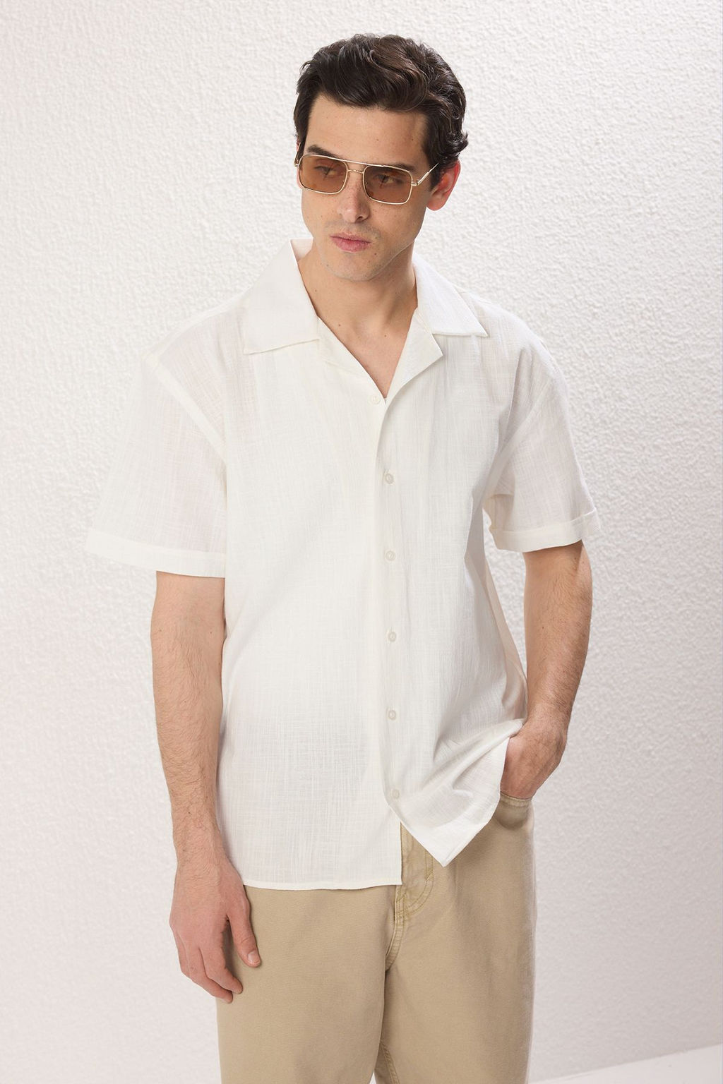 TRENDYOL MAN Beyaz Regular Fit %100 Pamuk Keten Gorunumlu Yazl?k Gomlek TMNSS25GO00003 - Trendyolmilla фото 2
