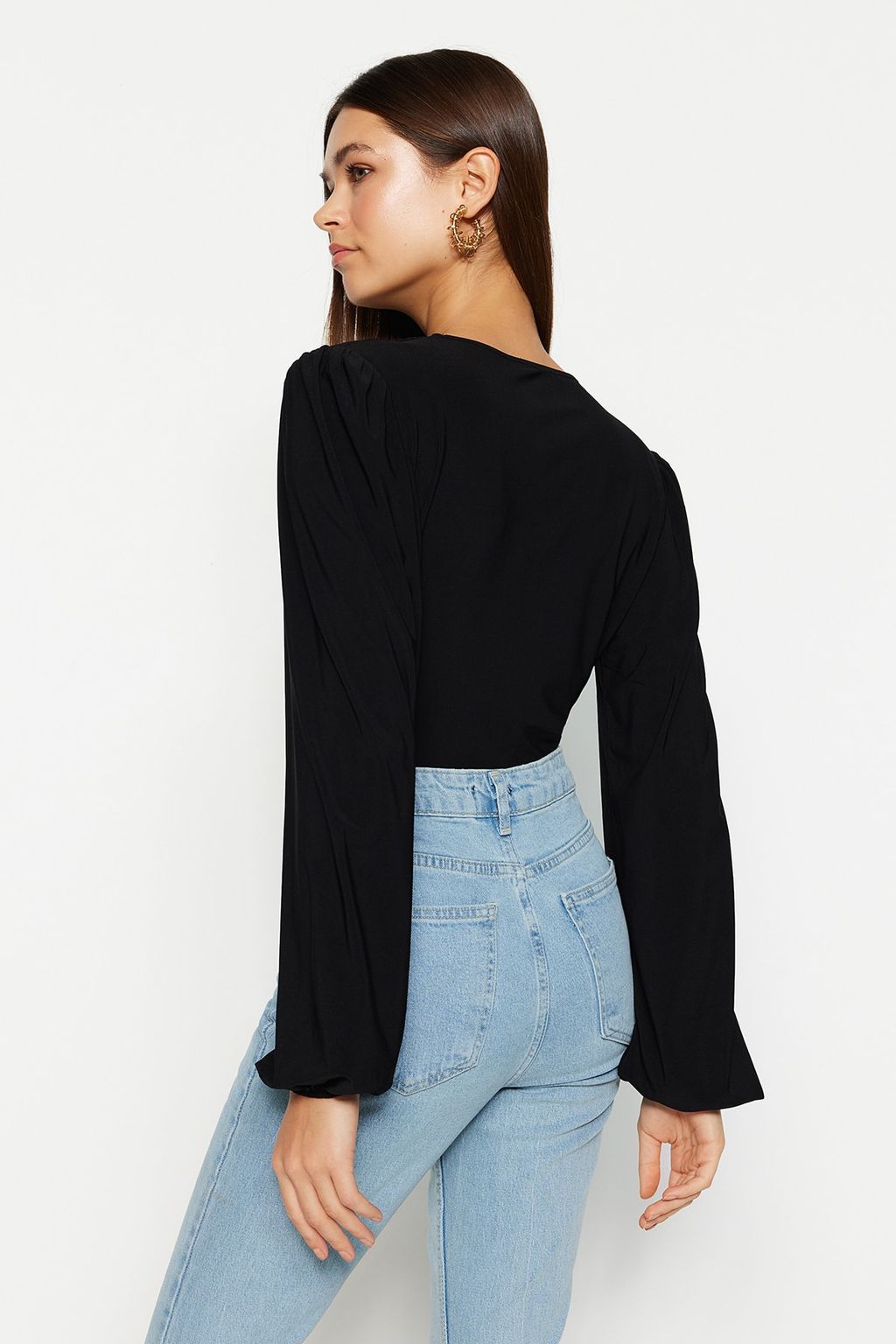 TRENDYOLMILLA Siyah Balon Kol V Yaka Fitted/Vucuda Oturan Esnek C?tc?tl? Orme Body TWOSS23BD00030 фото 21