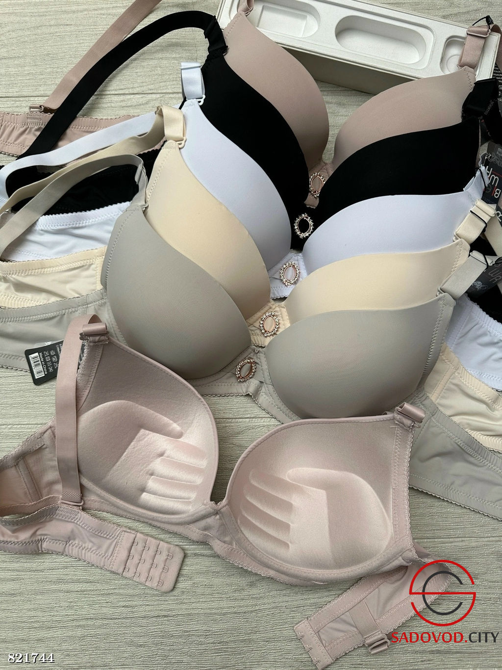 Бюстгальтер гладкий на косточках с пушап