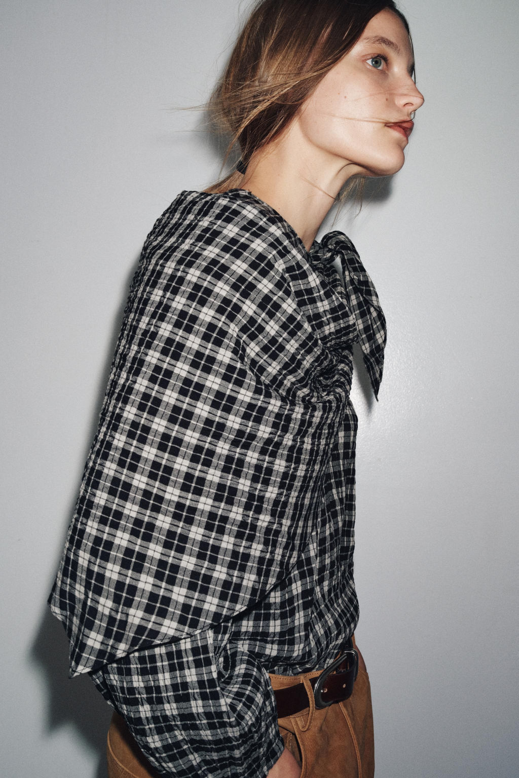CHECK SHIRT WITH MULTIPOSITIONAL SCARF ZW COLLECTION - Zara фото 5