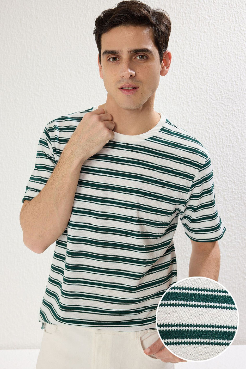 TRENDYOL MAN Cok Renkli Regular/Normal Kesim Dokulu T-Shirt TMNSS25TS00041