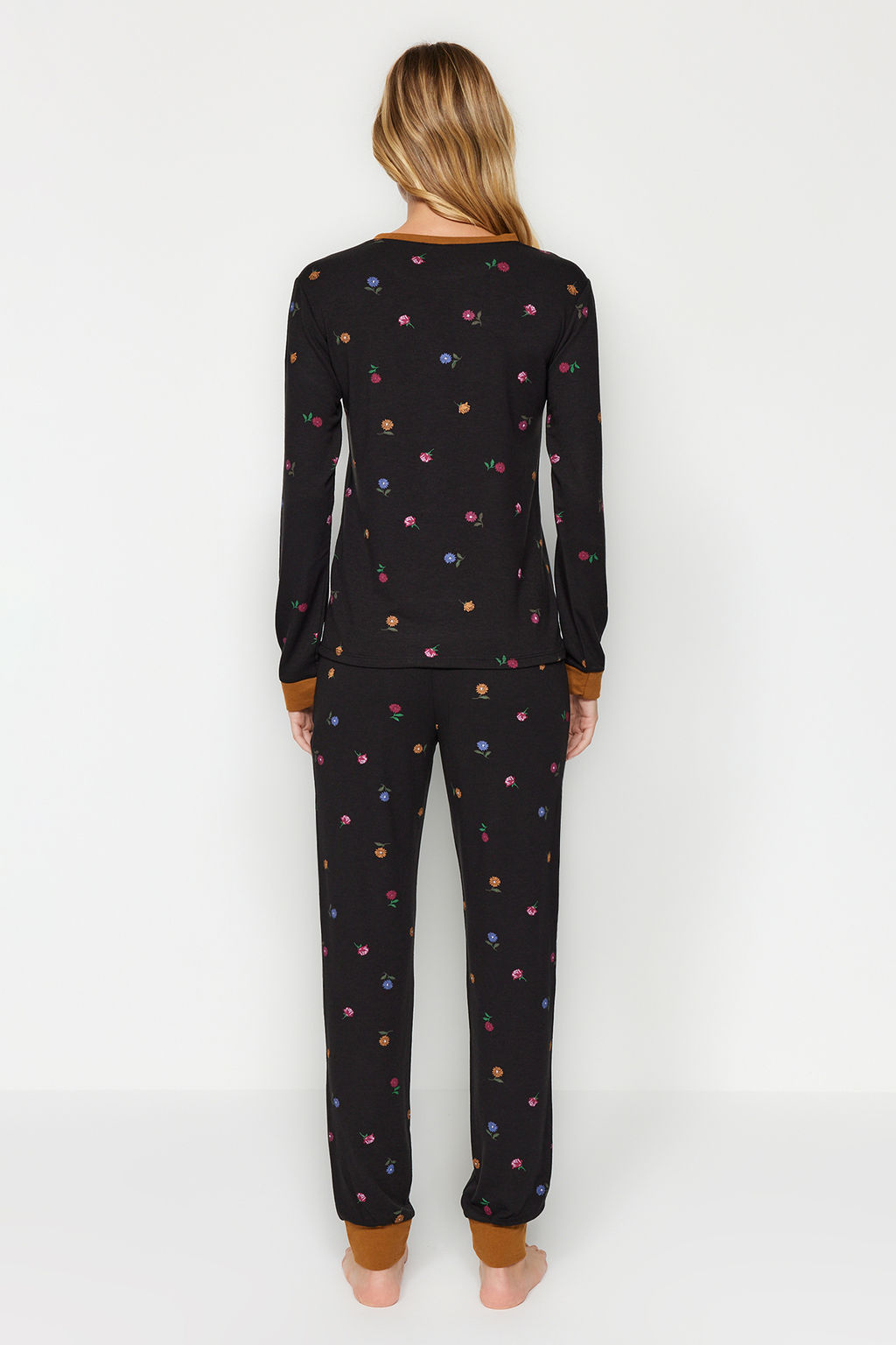 Trendyolmilla Siyah %100 Pamuklu Cicekli Tshirt-Jogger Orme Pijama Tak?m? THMAW24PT00227 фото 6