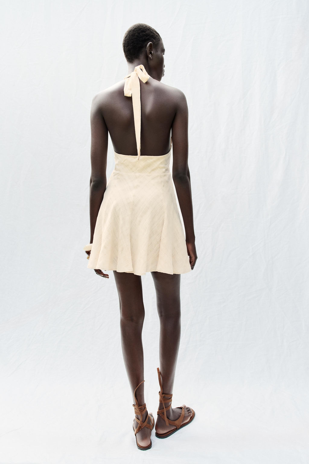VESTIDO CORTO R?STICO HALTER / Crudo medio - Zara фото 5