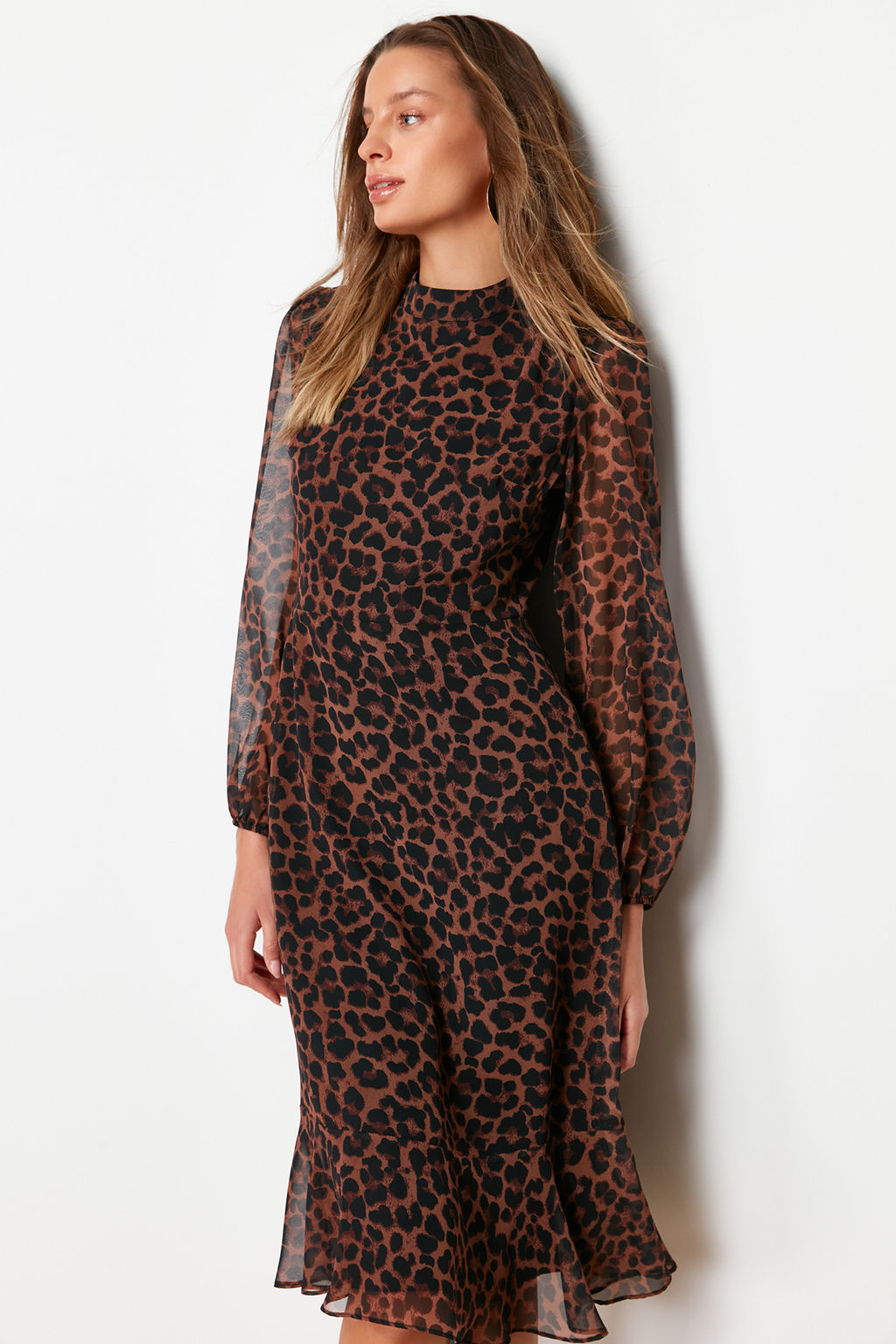 TRENDYOLMILLA Camel Dik Yakal? Etegi Volanl? Sifon Dokuma K?sl?k Elbise TWOAW20EL1313
