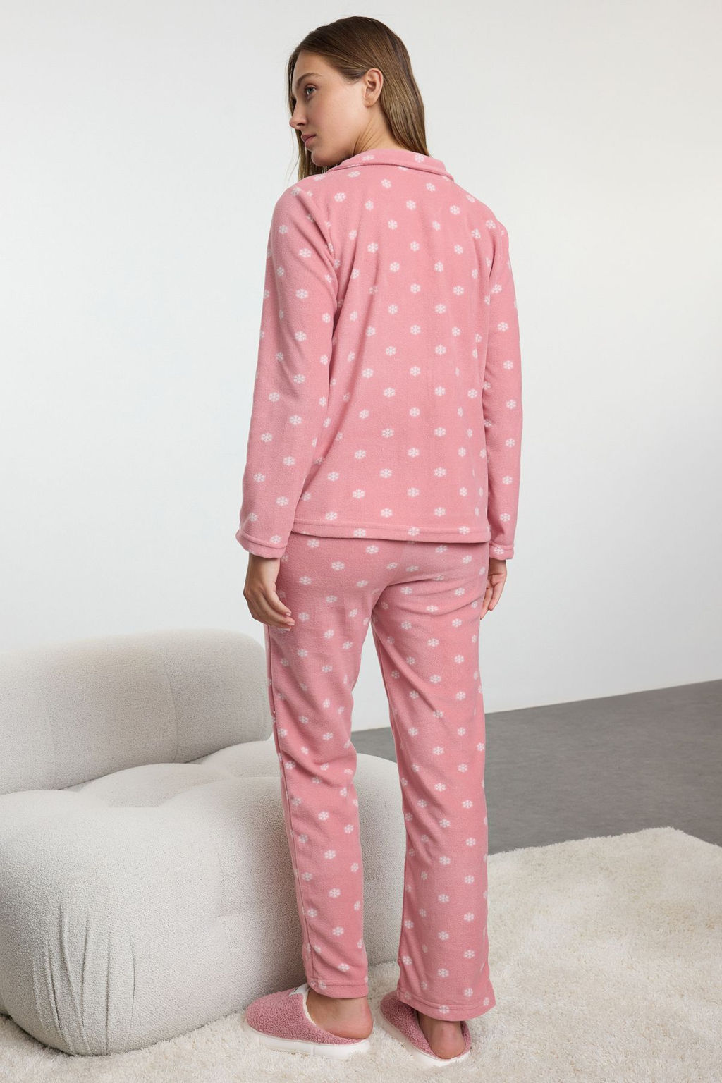 Trendyolmilla Gri K?s Temal? Cepli Polar K?sl?k Orme Pijama Tak?m? THMAW25PT00071