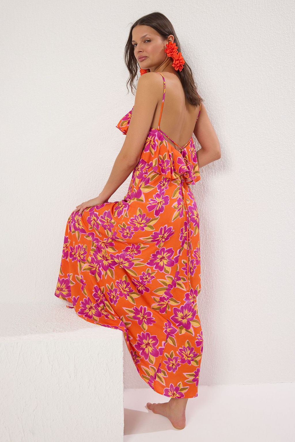 TRENDYOLMILLA Siyah Maxi Dokuma Volanl? Plaj Elbisesi TBESS19WY0004  фото 2