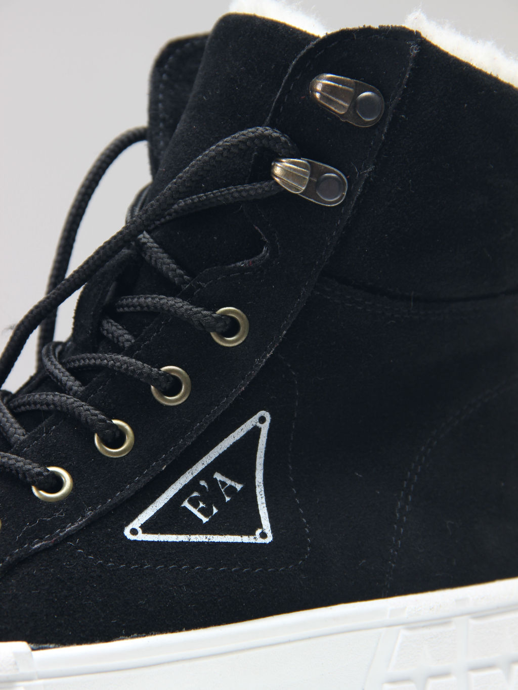 Ботинки 216.212131w. черный замша/Шерсть