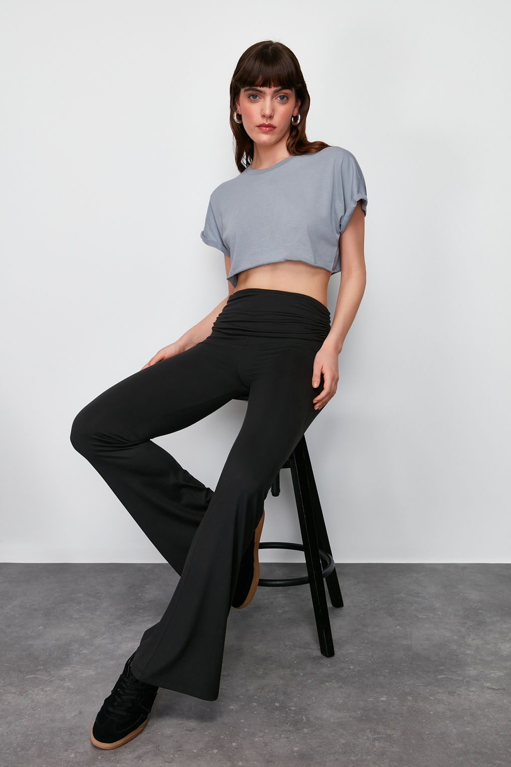 Siyah Yumusak Kumasl? Bel Detayl? Flare/Ispanyol Paca Pantolon TWOSS24PL00120 - Trendyolmilla фото 3