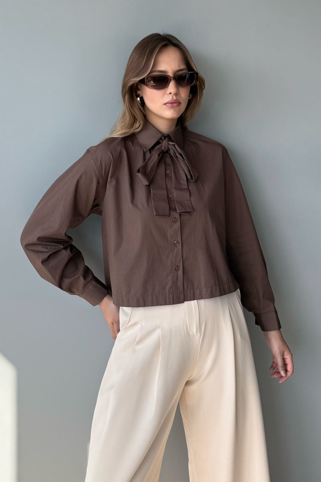 Kahverengi Fular Detayl? Hafif Crop Dokuma Gomlek TWOAW26GO00119 - Trendyolmilla фото 2