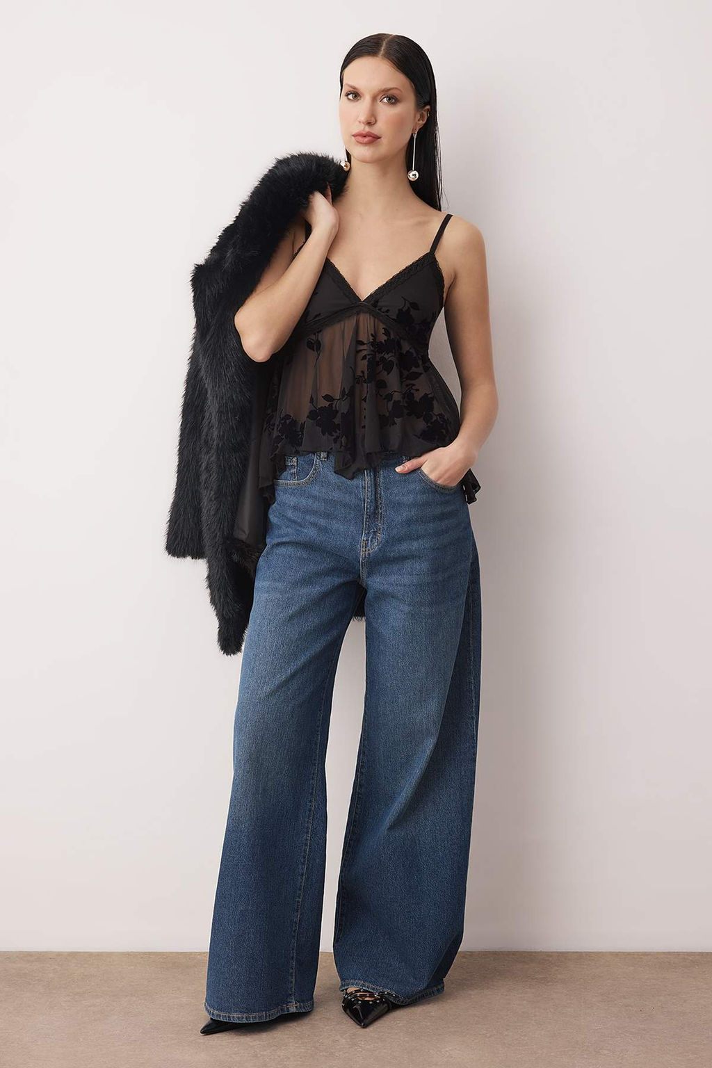 Siyah Cicekli Volan Detayl? Tul Party Bluz TPRAW26BZ00056