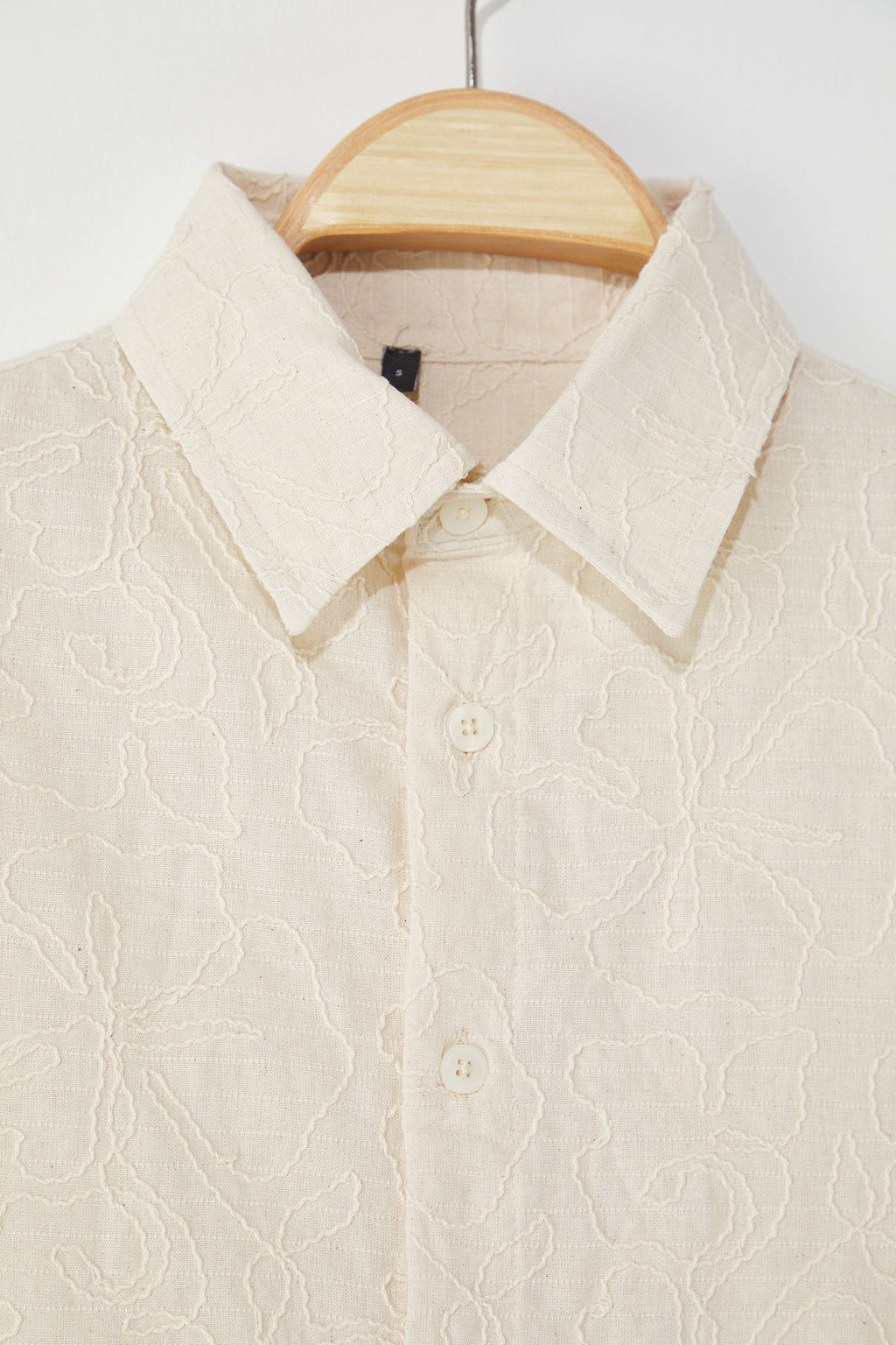 Bej Regular Fit Islemeli Nak?sl? Yazl?k Erkek Gomlek TMNSS25GO00081 - Trendyolmilla фото 2