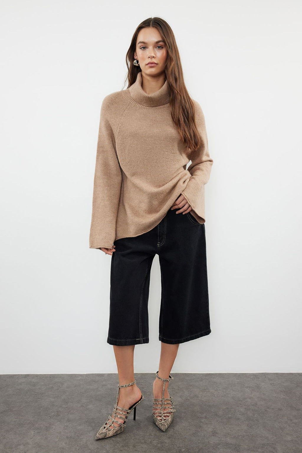 Ekru Yumusak Dokulu Bal?kc? Yaka Genis Kal?p Triko Kazak TWOAW24KZ00426 - Trendyolmilla фото 20