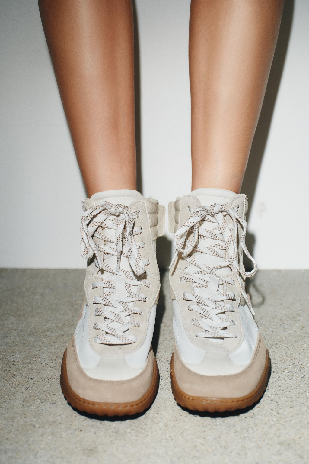HIGH-TOP SNEAKERS