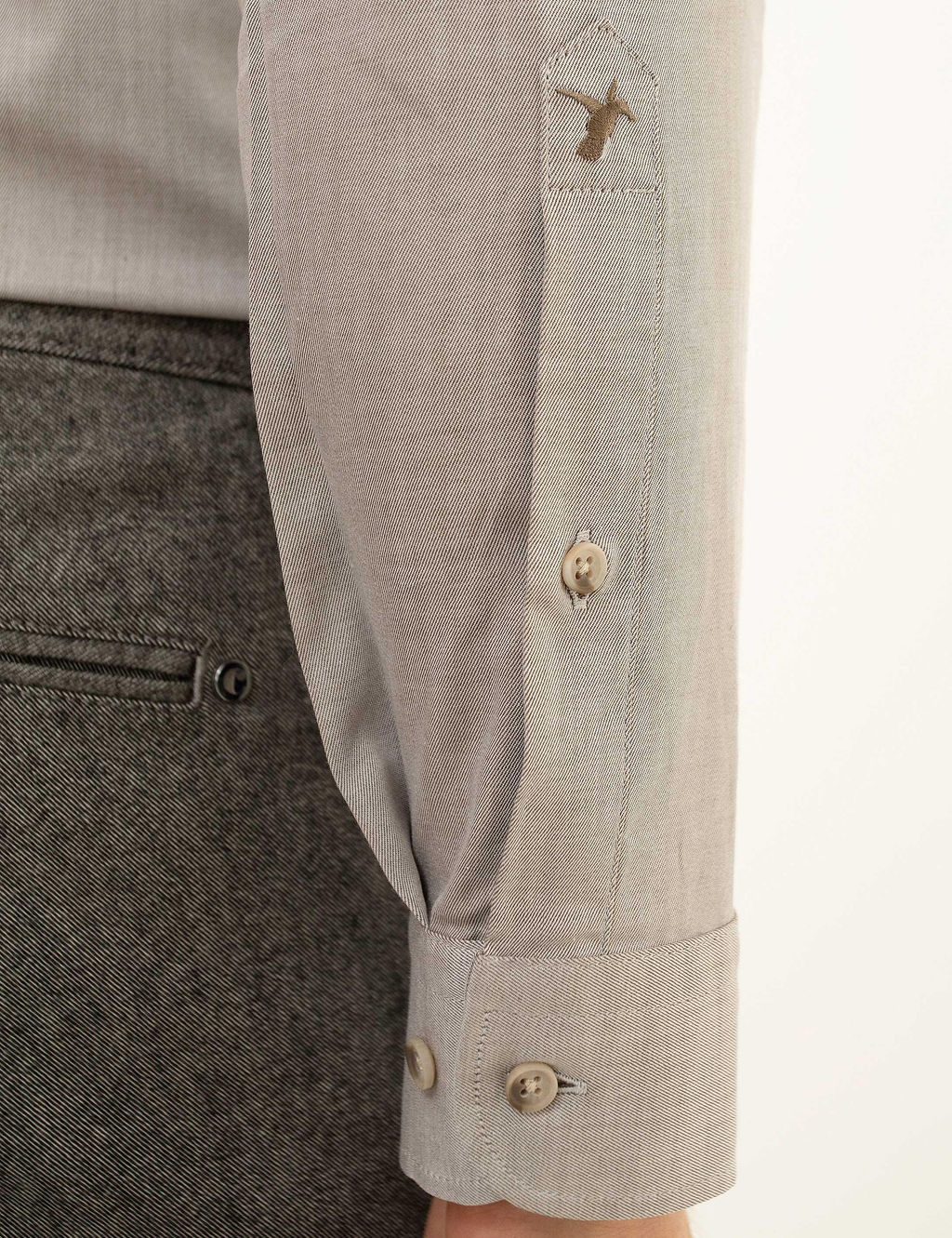 Светло-коричневая приталенная рубашка с длинным рукавом - Cacharel фото 12