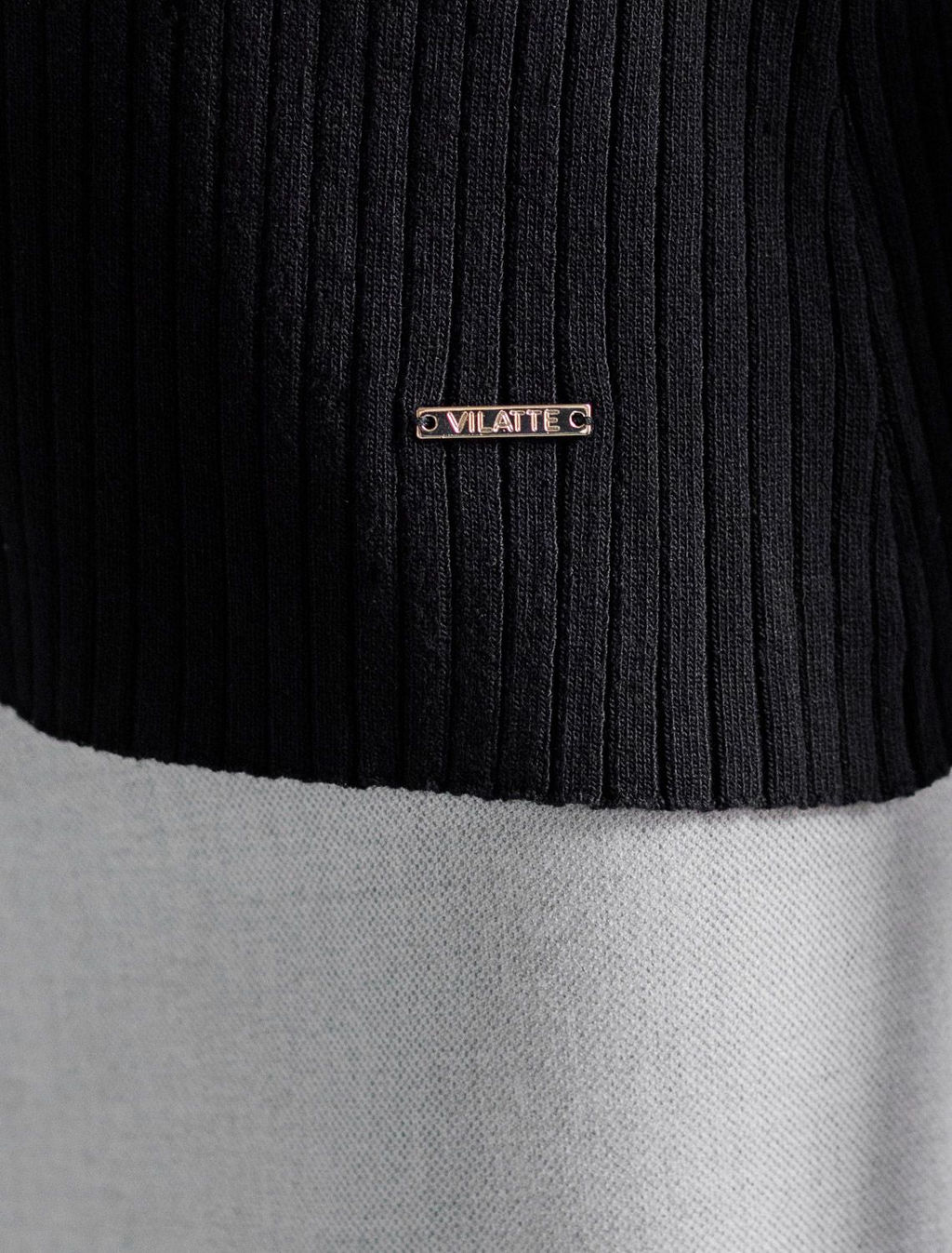 Джемпер тонкой вязки из вискозы с нейлоном