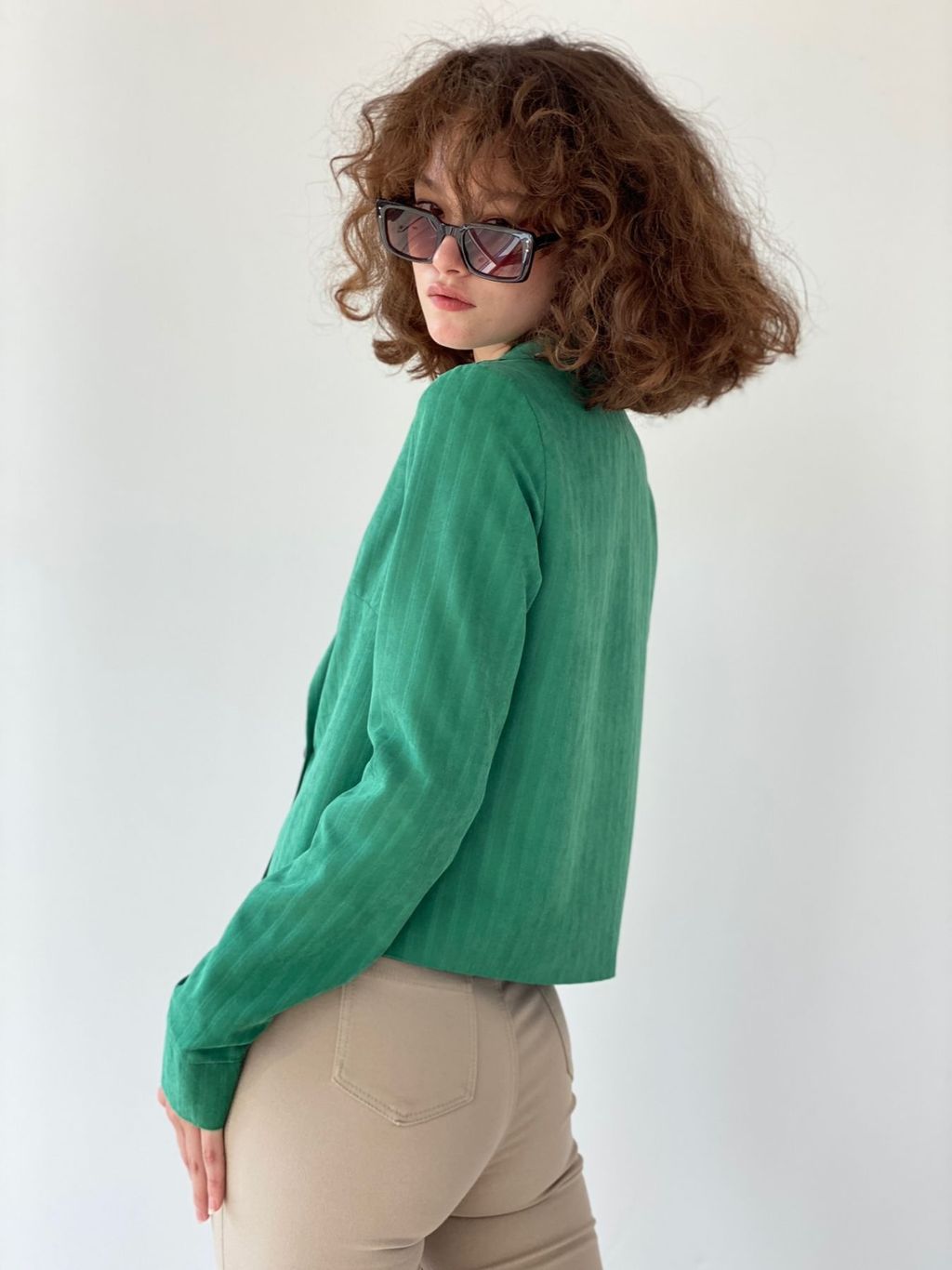 6793 Жакет укороченный двубортный в зелёном цвете - Martichelli фото 9