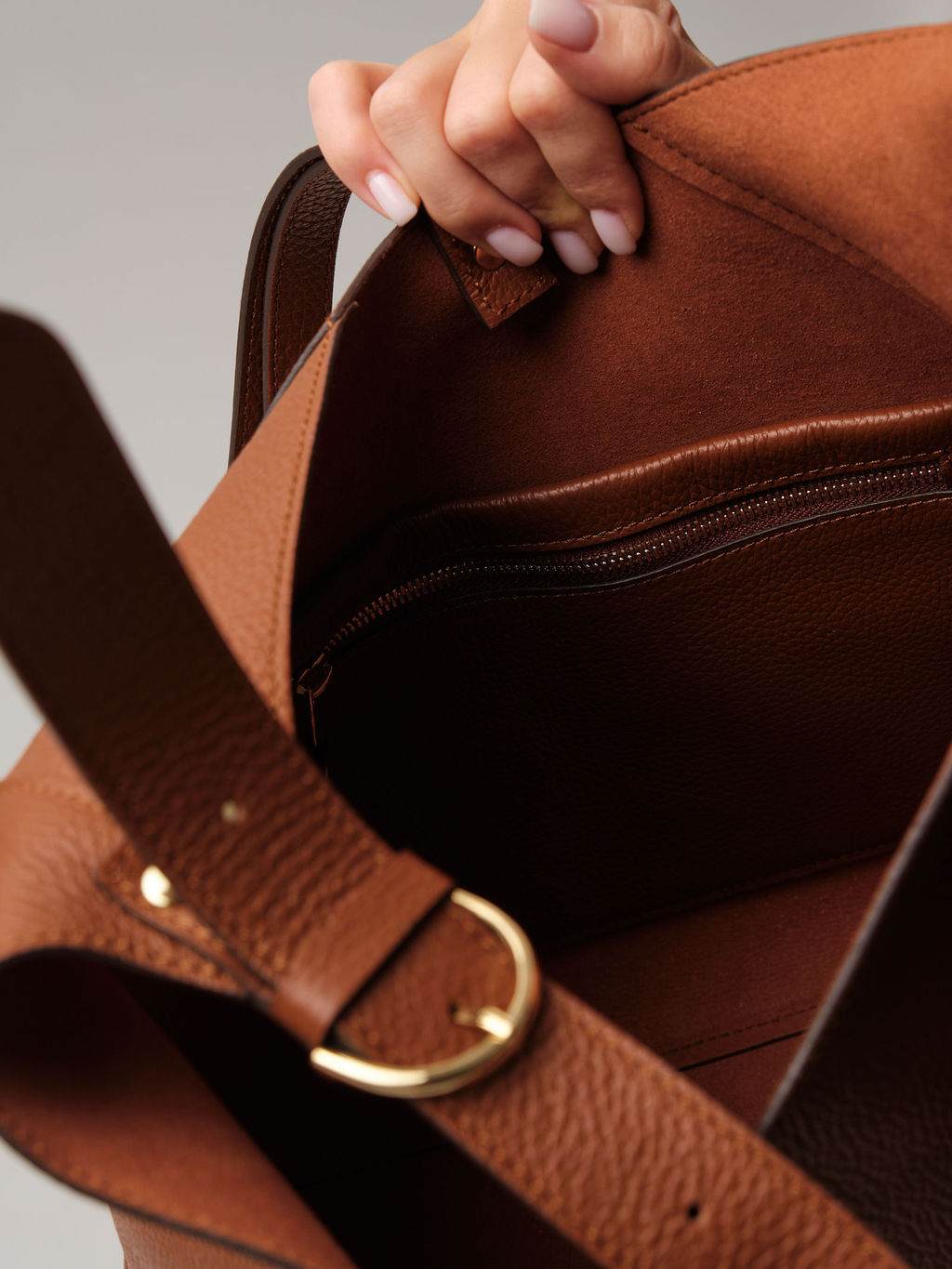 Кожаная сумка Deboro 30974 коричневый фундук