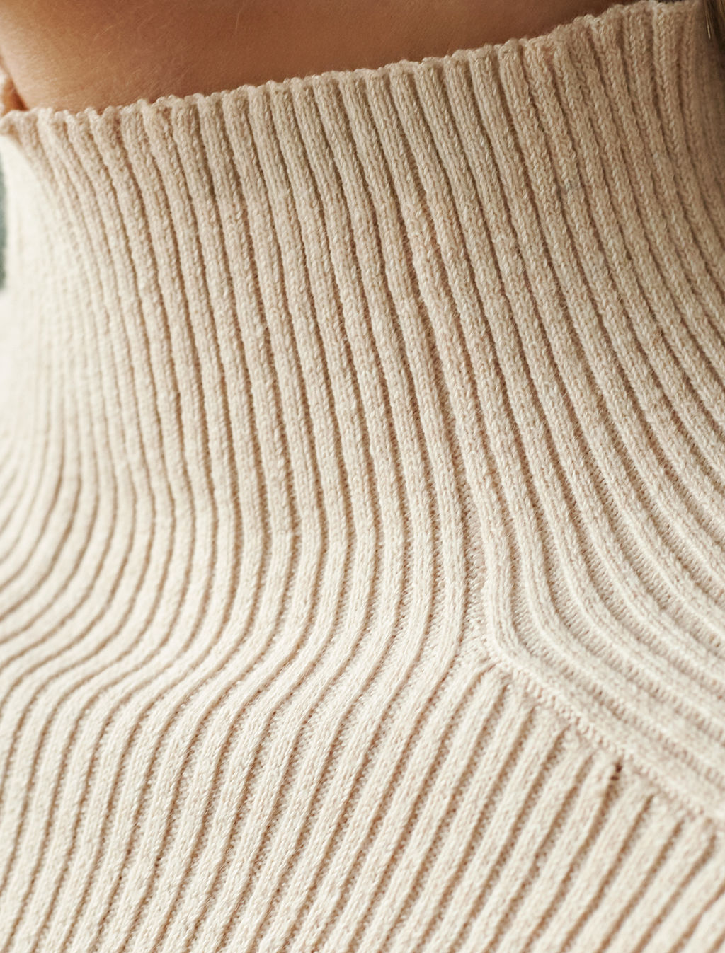 Водолазка тонкой вязки в рубчик из хлопка с нейлоном - Vilatte фото 6
